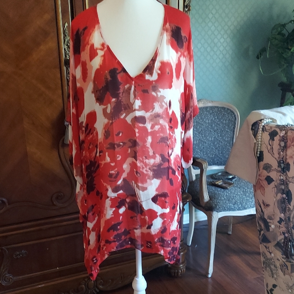 Chic Red and White Women's Tunic Top